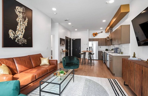 Edgehill Condo | UPSCALE Cozy Nashville Condo★ POOL, PATIO, PARKING