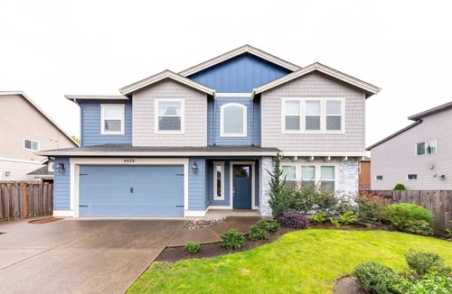 Hillsboro House | Upscale custom home designed for large groups