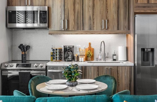 Cedars Apartment | Upscale Dallas 1BR/1BA Retreat w Gym, Park & View