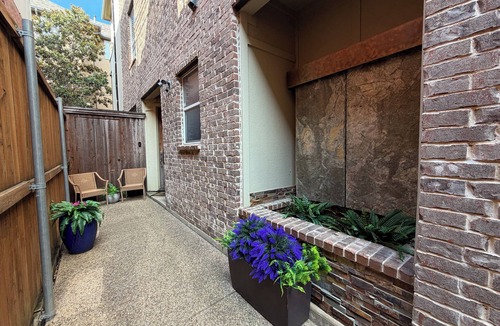 Oak Lawn House | Upscale Dallas Retreat Near AAC & AT&T Stadium near Dining, nightlife