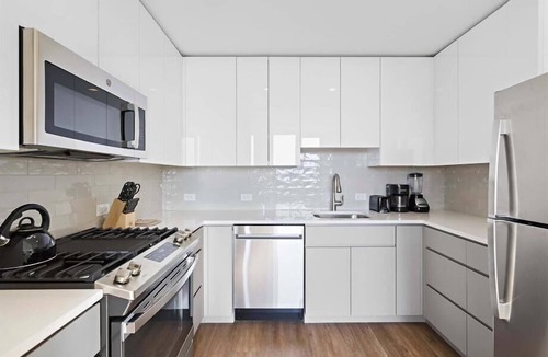 White Plains Apartment | Upscale Downtown 2BR | Lux Amenities | Laundry