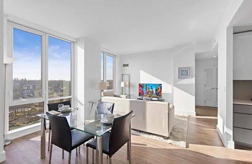 White Plains Apartment | Upscale Downtown 2BR | Lux Amenities | Laundry