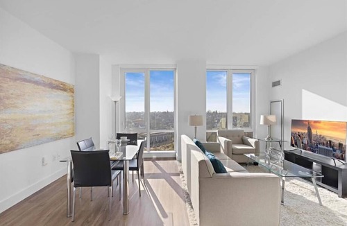 White Plains Apartment | Upscale Downtown 2BR | Lux Amenities | Laundry