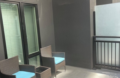 View Park-Windsor Hills Condo | Upscale Downtown LA 1 Bedroom