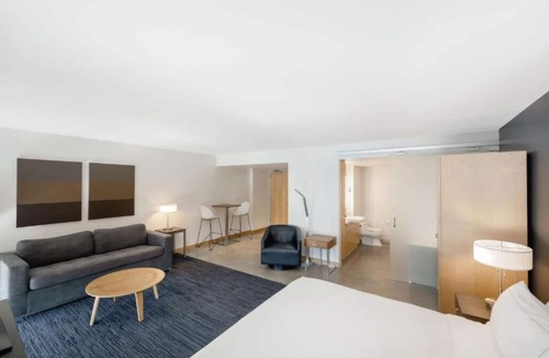 Iowa City Hotel | Upscale Downtown Suite – 2 Units w/Kitchen, Walk to U of Iowa, Shops, Museum