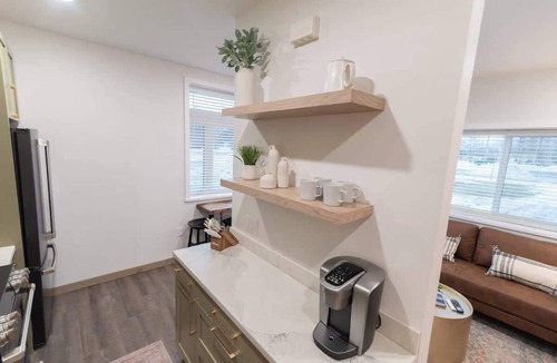 Palmer Bed & Breakfast | Upscale Downtown Suite Mt. Views Walkable!
