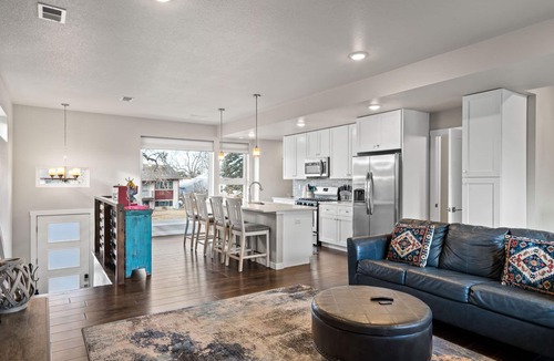 Cheyenne House | Upscale Downtown Townhome!