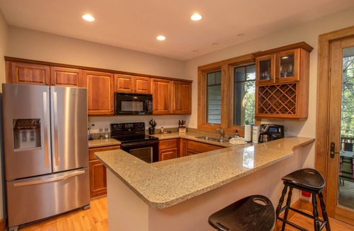 Foscoe Condo | Upscale Echota Condo with Forest Views