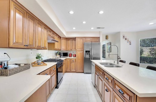 Poway House | Upscale Family & Group Friendly Spacious Home