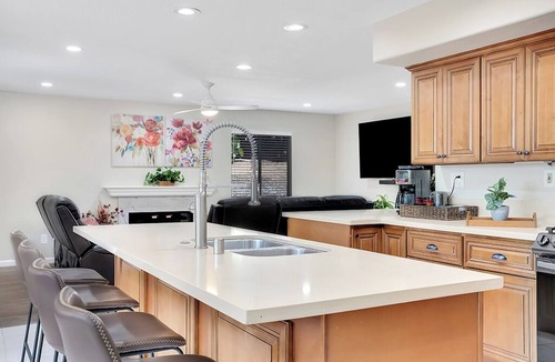 Poway House | Upscale Family & Group Friendly Spacious Home