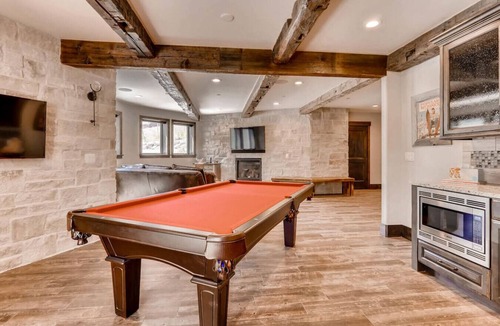 Copper Mountain House | Upscale Family Retreat 150ft to Ski Lifts ~ Hot Tub - 11 Beds