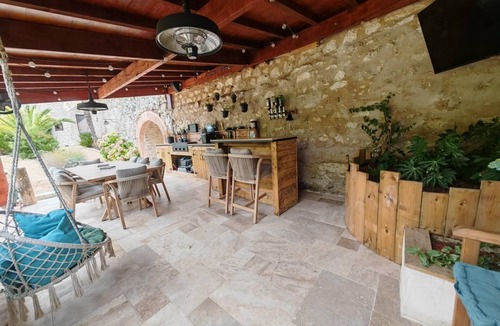 Saint Sever House | Upscale family villa