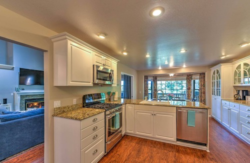 Flagstaff House | Upscale Flagstaff Home w/Hot Tub & Mountain Views