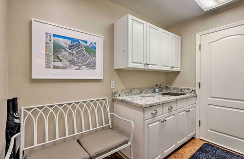 Flagstaff House | Upscale Flagstaff Home w/Hot Tub & Mountain Views