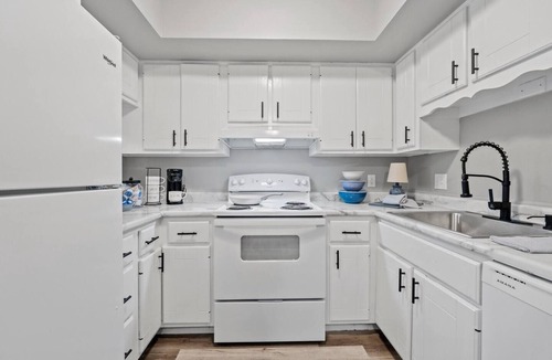 Saint Marys  Allen County Condo | Upscale Fort Wayne Condo | Attached Garage, Modern Comfort