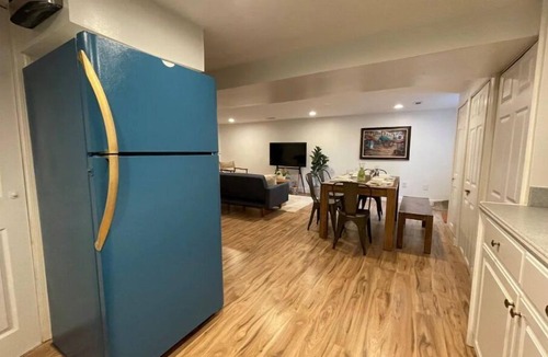 West Falls Church Apartment | Upscale, Full Kitchen, 2-Bedroom Aptn