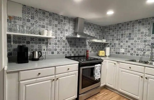 West Falls Church Apartment | Upscale, Full Kitchen, 2-Bedroom Aptn