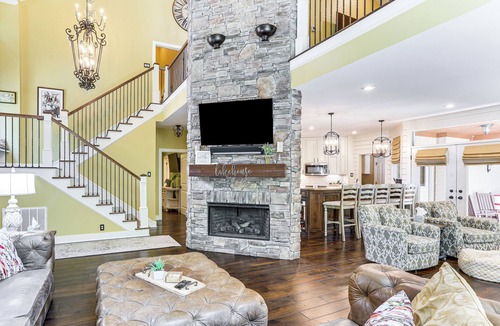 Greers Ferry House | Upscale Gem w/2 Boat Slips on Greers Ferry Lake