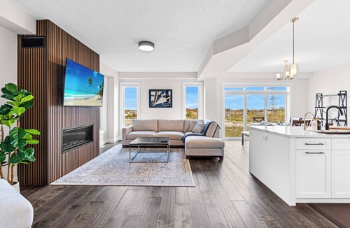 Waterloo House | Upscale Getaway | Hiking Trails | Close to St. Jacob's Market
