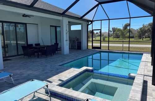 Pine Valley House | Upscale Getaway