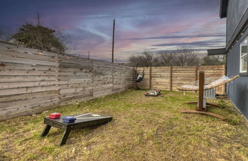 Allandale House | Upscale Getaway with Ping-Pong, Hammocks, and Tennis. Pet-Friendly!