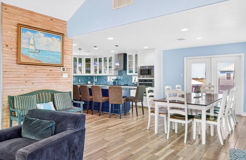 Port Aransas House | Upscale home! Beach Access! Community Pool
