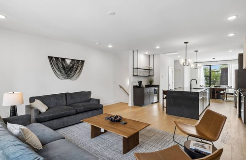 Hurwood Heights Condo | Upscale home featuring rooftop lounge with hottub!