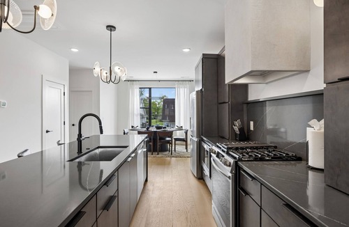 Hurwood Heights Condo | Upscale home featuring rooftop lounge with hottub!