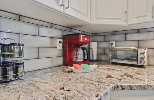 Star House | Upscale House for 17 with Firepit & Lovely Yard