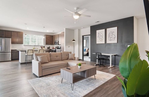 North Raleigh Apartment | Upscale King 5 Bed Suite—in North Raleigh!