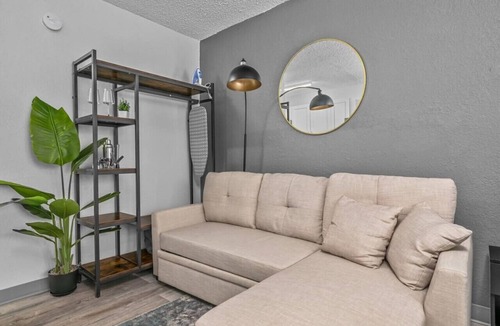 Highlands Apartment | Upscale King Bed Suite—Mins to Downtown JAX!