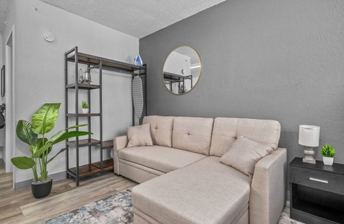 Highlands Apartment | Upscale King Bed Suite—Mins to Downtown JAX!