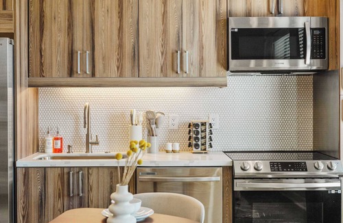 Cedars Apartment | Upscale King Suite | Rooftop & Gym