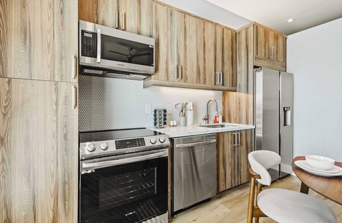 Cedars Apartment | Upscale King Suite | Rooftop & Gym