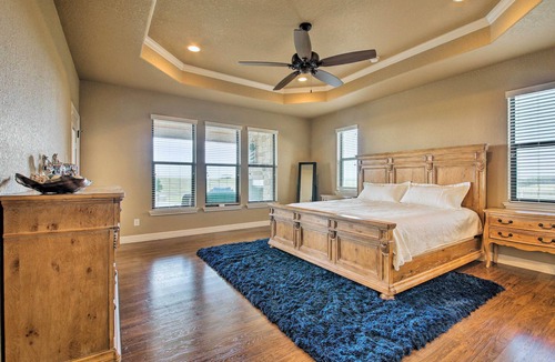 Sutherland Springs House | Upscale La Vernia House 30 Mi. to San Antonio