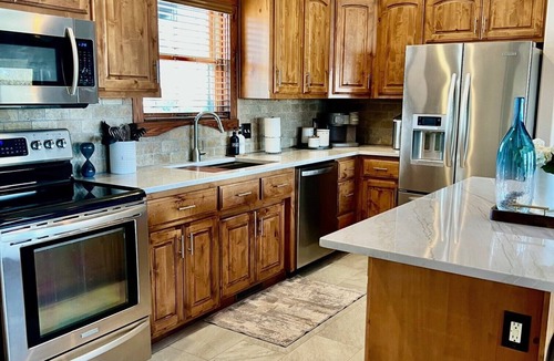 Arrow Point Cabin | Upscale Lakefront Table Rock Cabin with nearby Launch