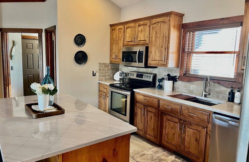 Arrow Point Cabin | Upscale Lakefront Table Rock Cabin with nearby Launch
