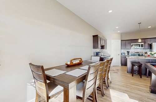 Kimberling City Condo | Upscale Lakeview Condo with Resort Pools, Pickleball Courts & Fast Wi-Fi