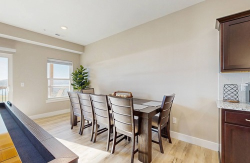 Kimberling City Condo | Upscale Lakeview Condo with Resort Pools, Pickleball Courts & Fast Wi-Fi