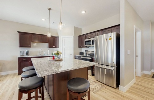 Kimberling City Condo | Upscale Lakeview Condo with Resort Pools, Pickleball Courts & Fast Wi-Fi