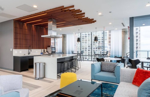 Lake View East Apartment | Upscale Lakeview 2BR w/Deck, Pool & Gym, nr Lincoln Park, by Blueground