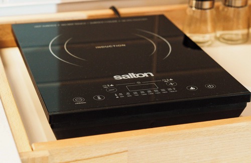 Kensington Apartment | Upscale Laneway Along the Bow River | A/C, WiFi