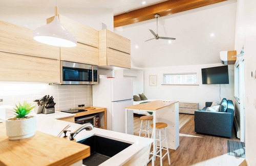 Kensington Apartment | Upscale Laneway Loft Near Downtown | A/C, WiFi