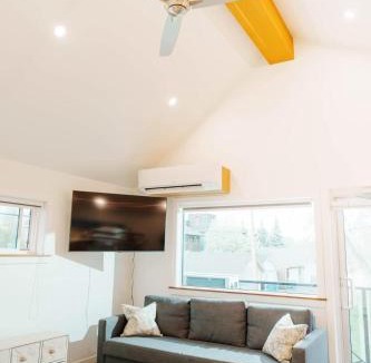 Kensington Apartment | Upscale Laneway Loft Near Downtown AC WiFi