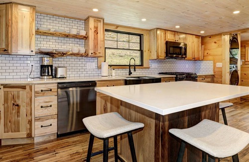 Pond Eddy Cabin | Upscale Lodge - Elevate Your Upstate Getaway