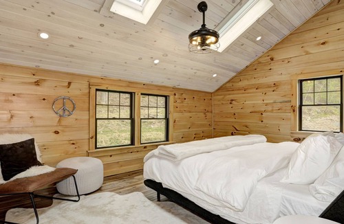 Pond Eddy Cabin | Upscale Lodge - Elevate Your Upstate Getaway