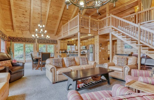 Perinton Cabin | Upscale log cabin w/20` ceilings, indoor hot tub & King beds