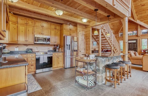 Perinton Cabin | Upscale log cabin w/20` ceilings, indoor hot tub & King beds