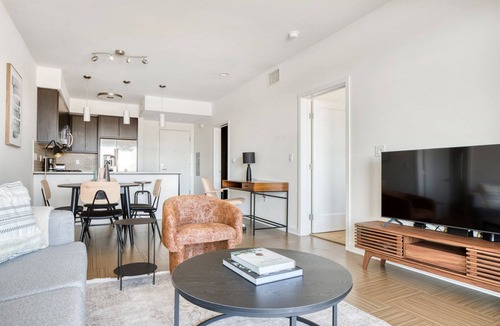 Del Rey Apartment | Upscale Marina del Rey 2BR w/Pool & Gym, steps to beach, by Blueground