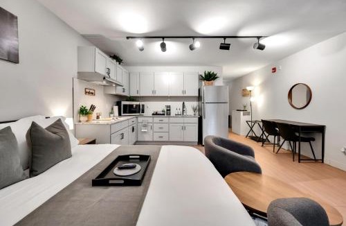 Northeast Raleigh Apartment | Upscale Midtown Studio and Private Balcony